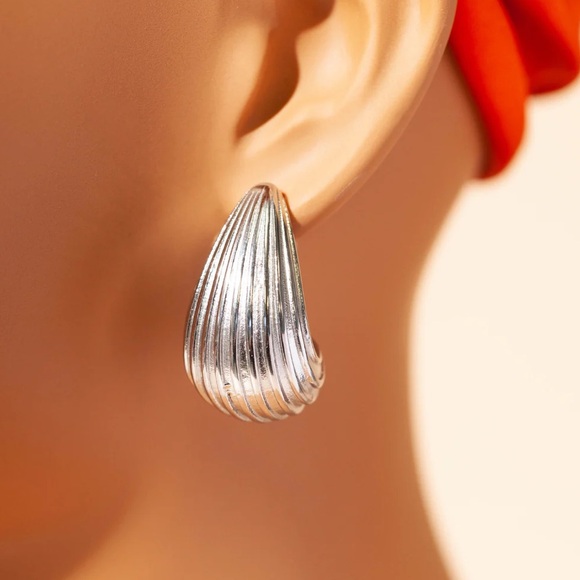 NEW💎Silver Teardrop Earrings*Raindrop Earrings*Waterproof Jewelry - Picture 5 of 6